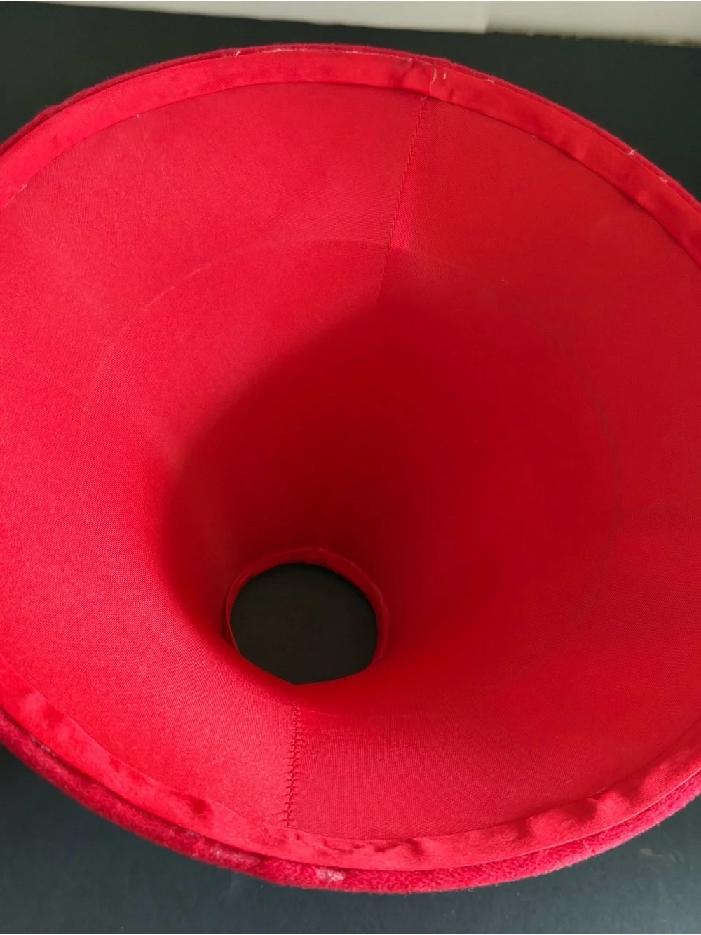 Red Hat Velvet Lamp with Rose Accent H-16,5”